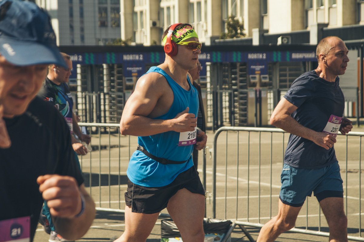 Среди участников были как профессиональные спортсмены, так и новички Среди участников были как профессиональные спортсмены, так и новички