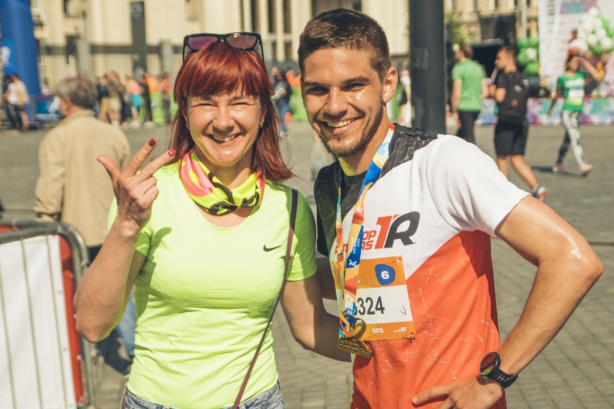 И участники, и группа поддержки были в отличном настроении И участники, и группа поддержки были в отличном настроении