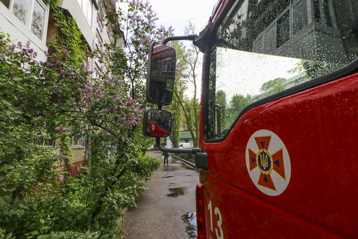 На месте работали три единицы техники и 13 человек личного состава спасателей