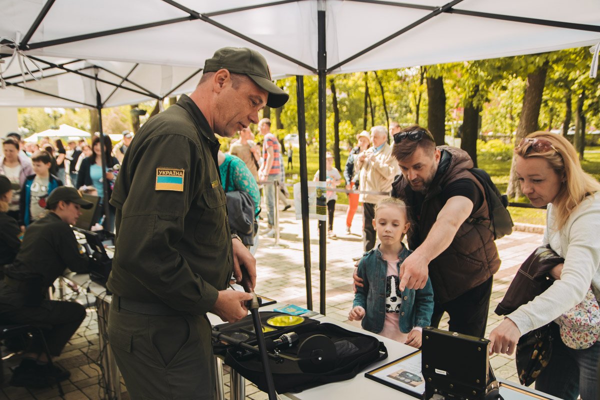 И показывали наглядно, в чем заключается их профессия 