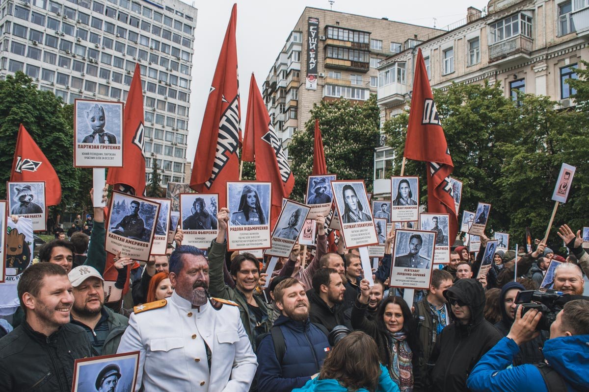 Интернет-объединение «Демократична сокира» решило показать что их «диды» также воевали и организовало акцию «Бессмертный Грут» Интернет-объединение «Демократична сокира» решило показать что их «диды» также воевали и организовало акцию «Бессмертный Грут»