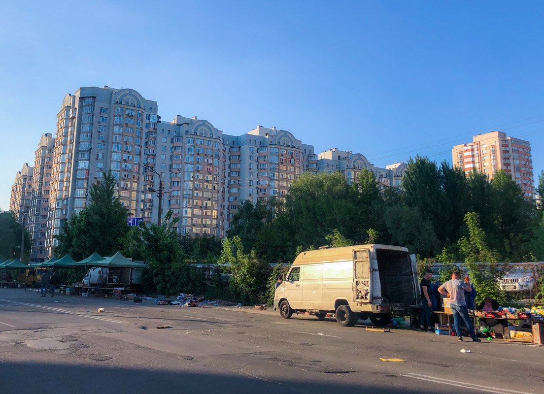 12 мая, в воскресенье, на улице Маршала Конева, что на вторых теремках, прошла продуктовая ярмарка