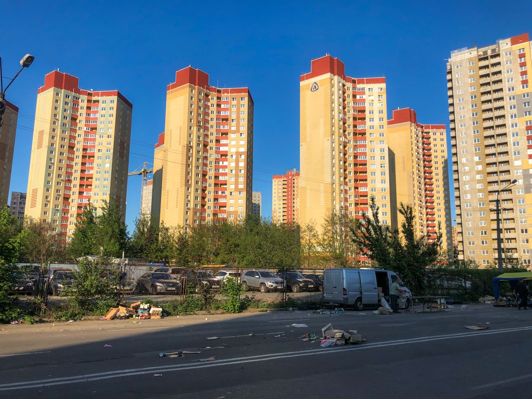 Многие жители района Рады, что рядом с их ЖК по воскресеньям можно купить свежие сезонные продукты на неделю вперед