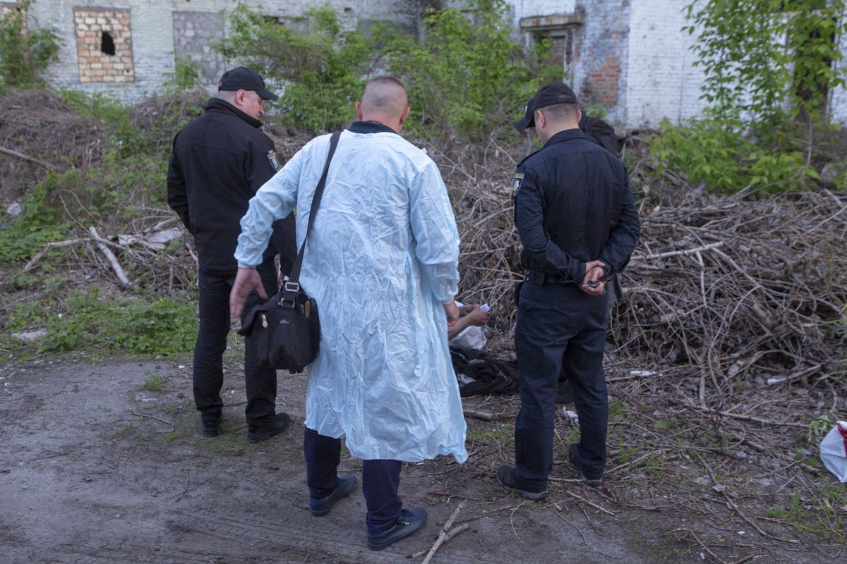 В заброшенном здании прохожий обнаружил тело мужчины В заброшенном здании прохожий обнаружил тело мужчины