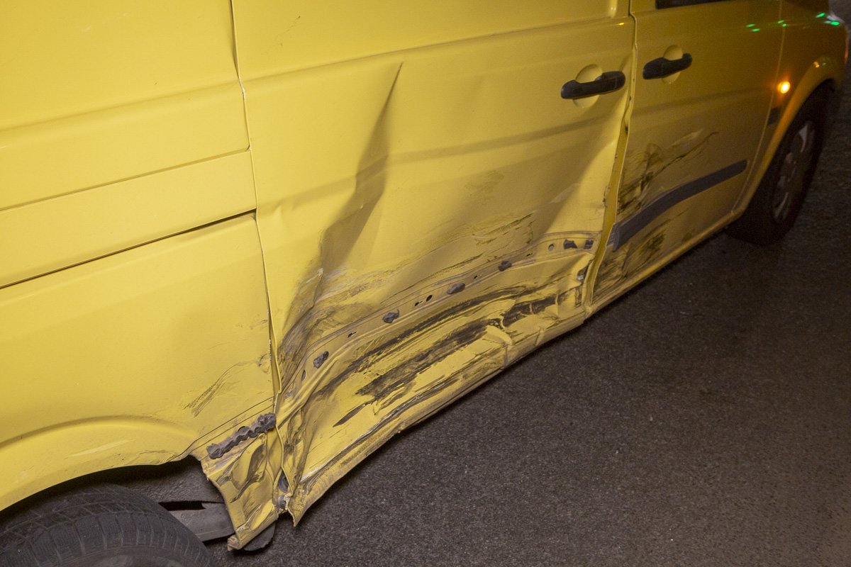 По предварительным данным, Mercedes пытался неудачно проскочить на красный цвет светофора 