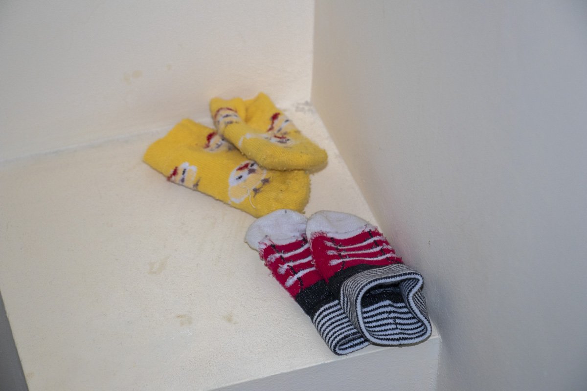 Родители оставляют на входе в палату носочки ребенка, которого отправляют на операцию, это знак того, что операция непременно пройдет успешно Родители оставляют на входе в палату носочки ребенка, которого отправляют на операцию, это знак того, что операция непременно пройдет успешно