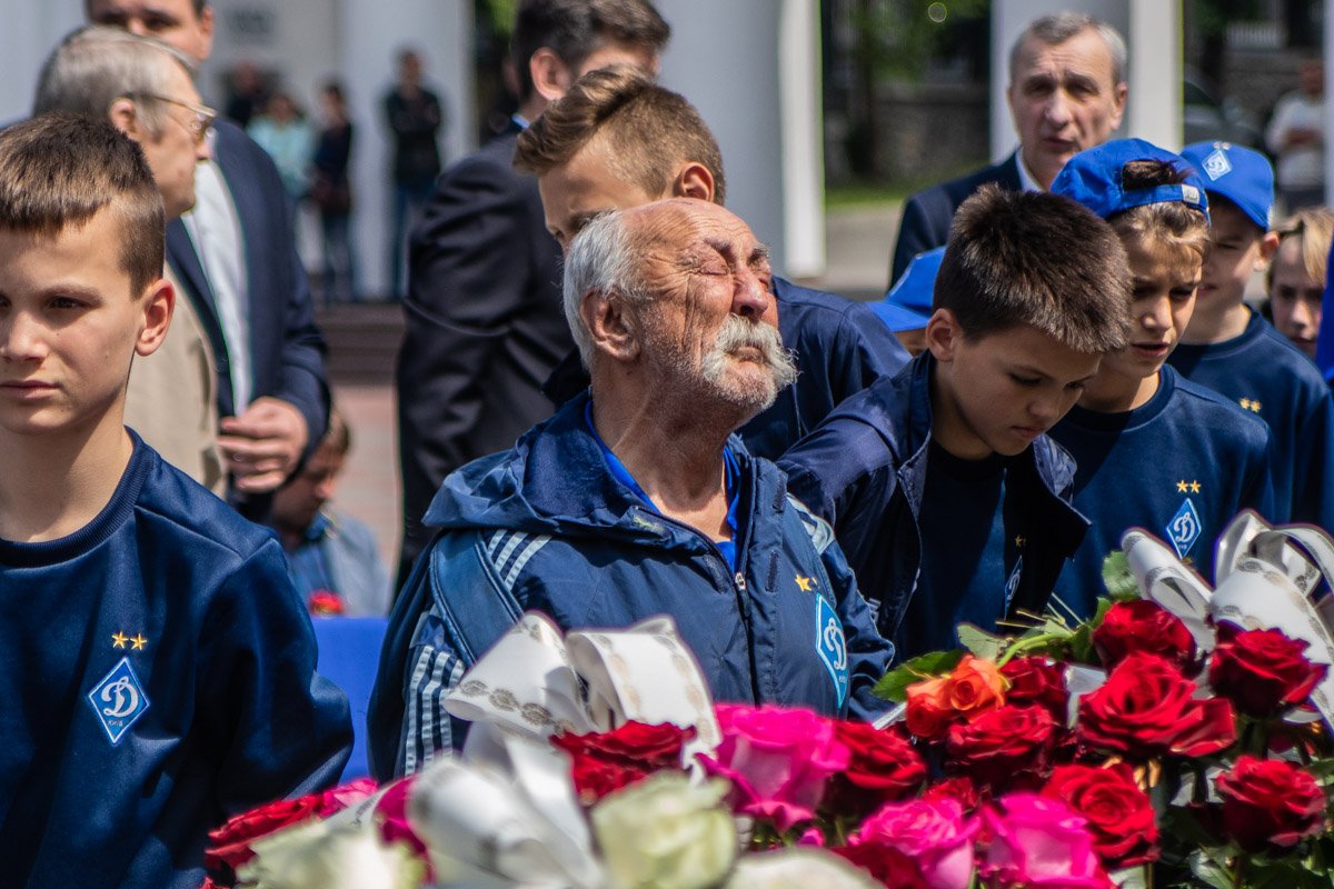 Конечно же, не обошлось без суперфана "Динамо" Парамона, который не пропускает ни одного подобного события Конечно же, не обошлось без суперфана "Динамо" Парамона, который не пропускает ни одного подобного события