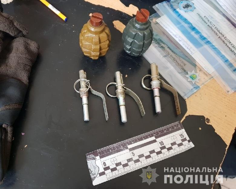 Обнаруженные у парня гранаты Ф-1 Обнаруженные у парня гранаты Ф-1