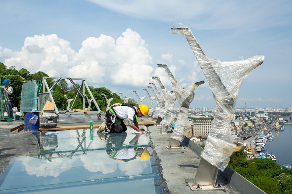 Скоро Велосипедно-пешеходный мост на Владимирской горке в Киеве откроют для жителей города и туристов Скоро Велосипедно-пешеходный мост на Владимирской горке в Киеве откроют для жителей города и туристов