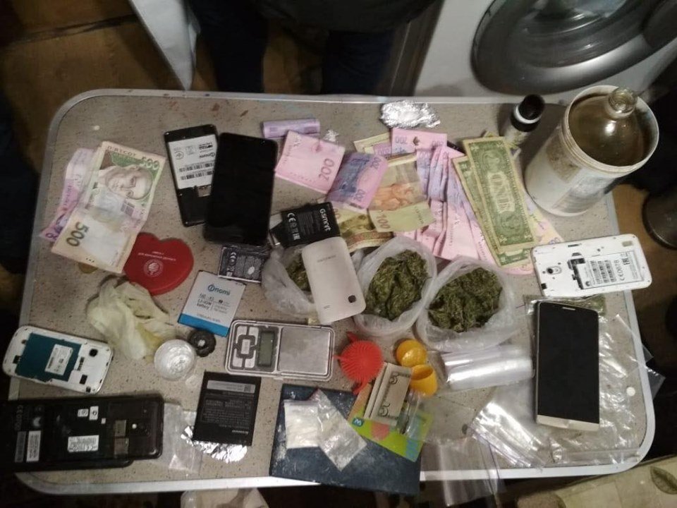 Изъятые у супружеской пары наркотики Изъятые у супружеской пары наркотики