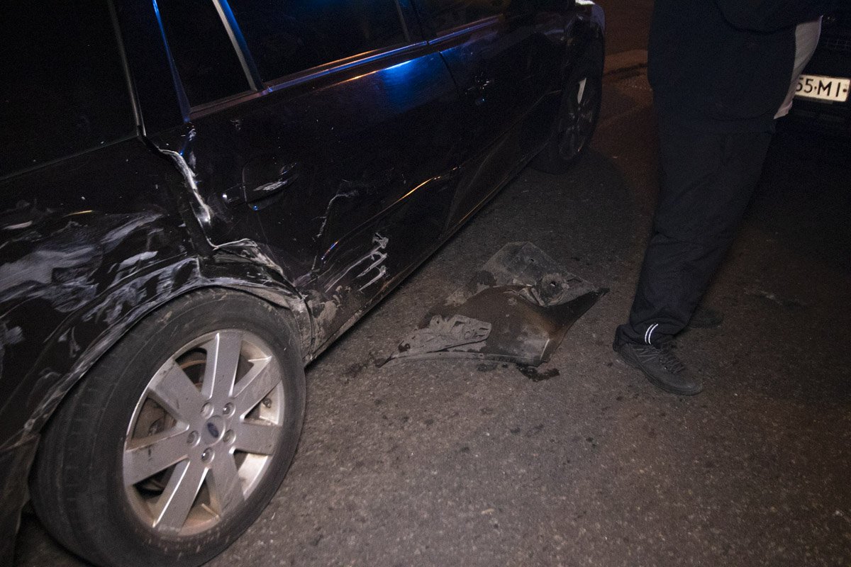 Вторым участником аварии стал автомобиль такси Ford