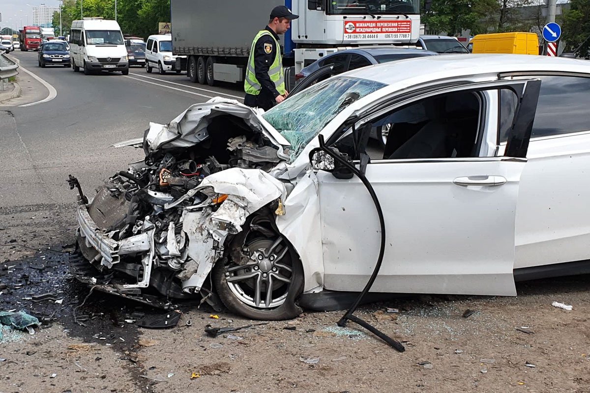 Мужчина погиб в карете скорой помощи Мужчина погиб в карете скорой помощи