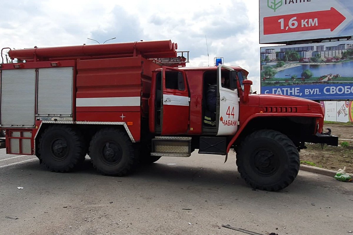 Спасатели вырезали мужчину из салона, но было уже поздно Спасатели вырезали мужчину из салона, но было уже поздно