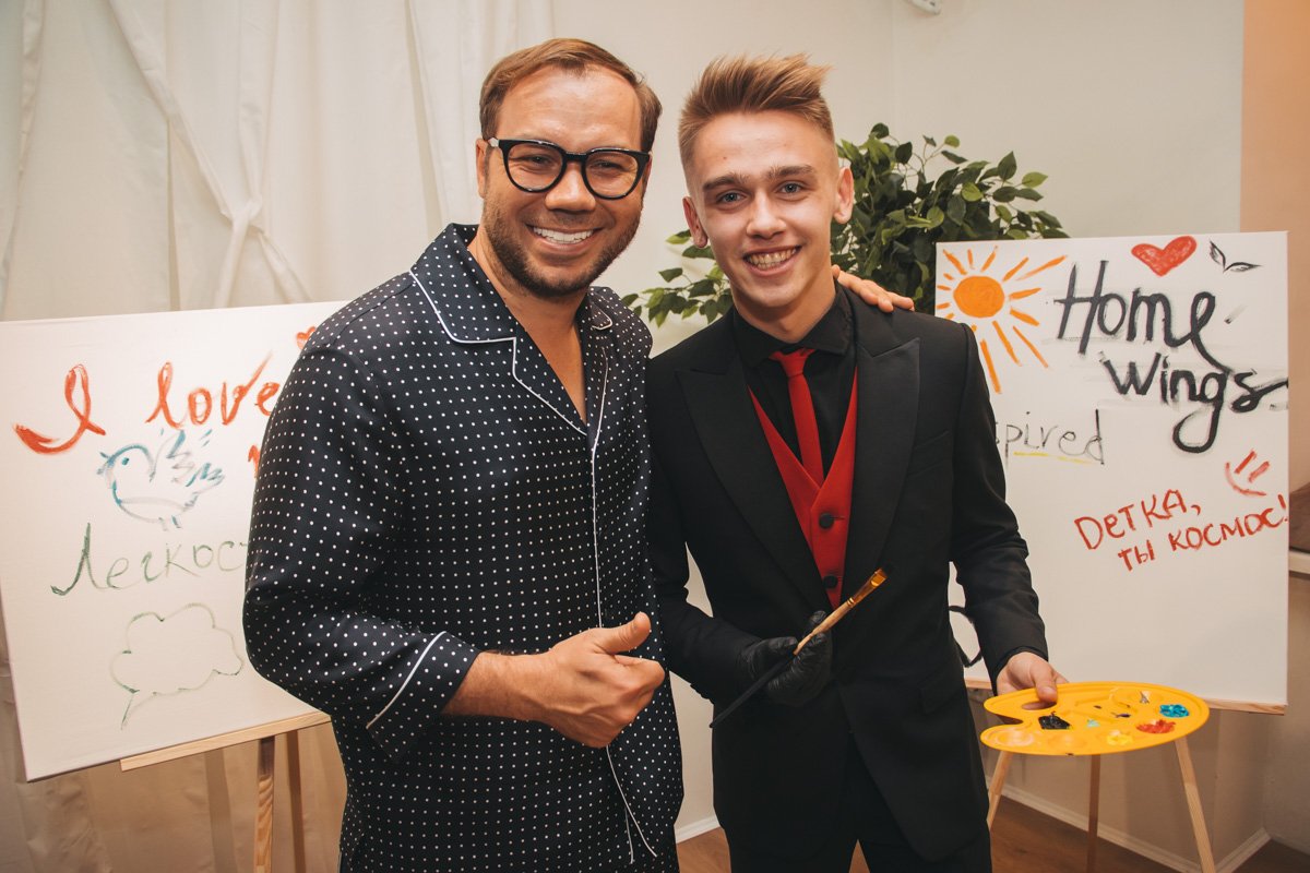 Искизы пижам, представленный на презентации, рисовал украинский дизайнер и муж создательницы бренда Andre Tan Искизы пижам, представленный на презентации, рисовал украинский дизайнер и муж создательницы бренда Andre Tan