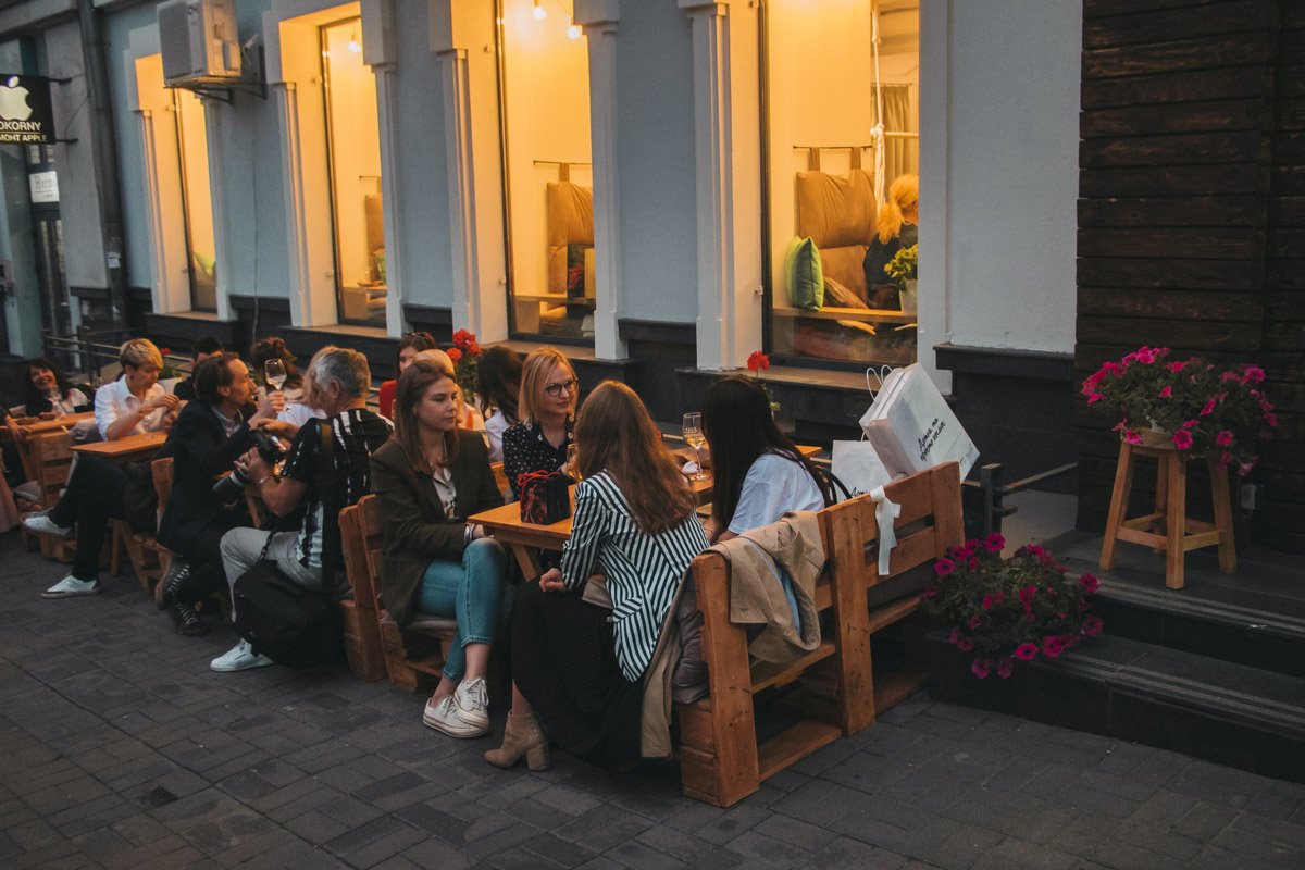 Ароматный кофе, самобытная библиотека, вид на ботанический сад, подвесные качели, гамаки и множество фото-зон-все что способствует ценить момент и обычные удовольствия жизни здесь и сейчас Ароматный кофе, самобытная библиотека, вид на ботанический сад, подвесные качели, гамаки и множество фото-зон-все что способствует ценить момент и обычные удовольствия жизни здесь и сейчас