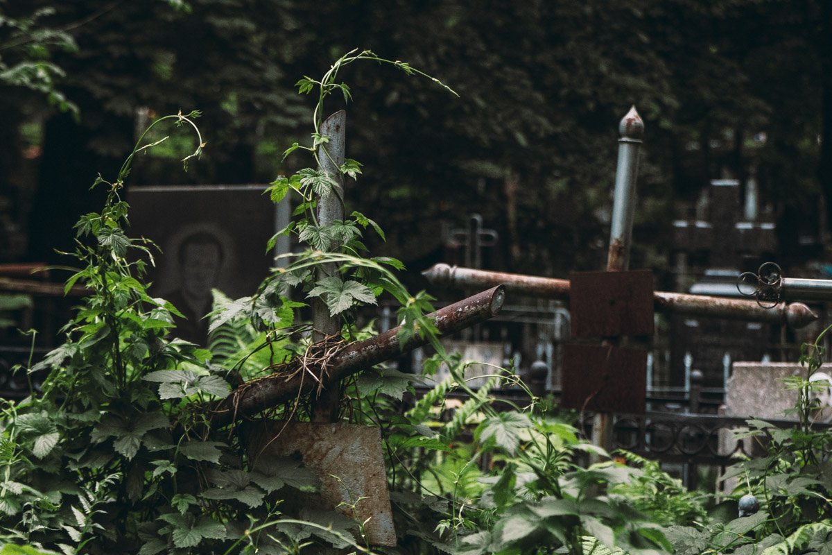 Вообще на Байковом хватает таких заброшенных и неухоженных мест Вообще на Байковом хватает таких заброшенных и неухоженных мест