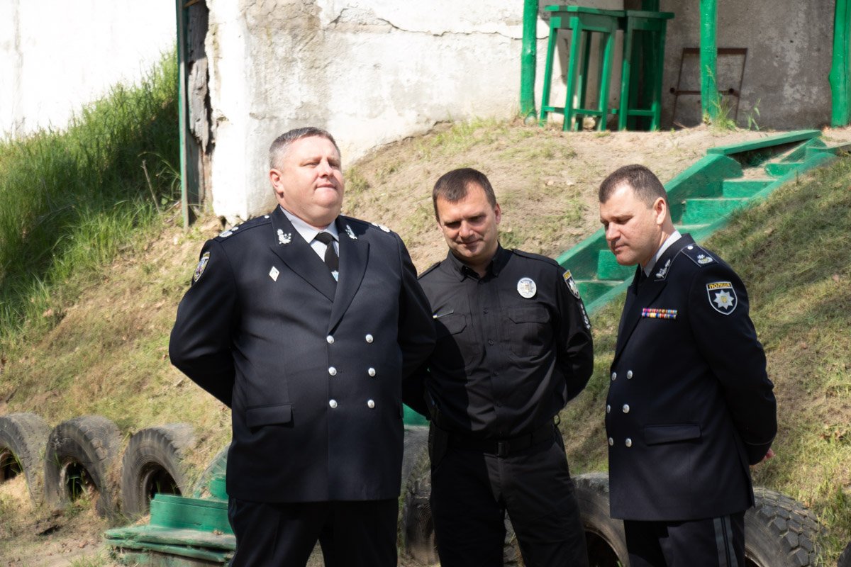 Руководитель Главного управления Национальной полиции в Киеве Андрей Крищенко с коллегами