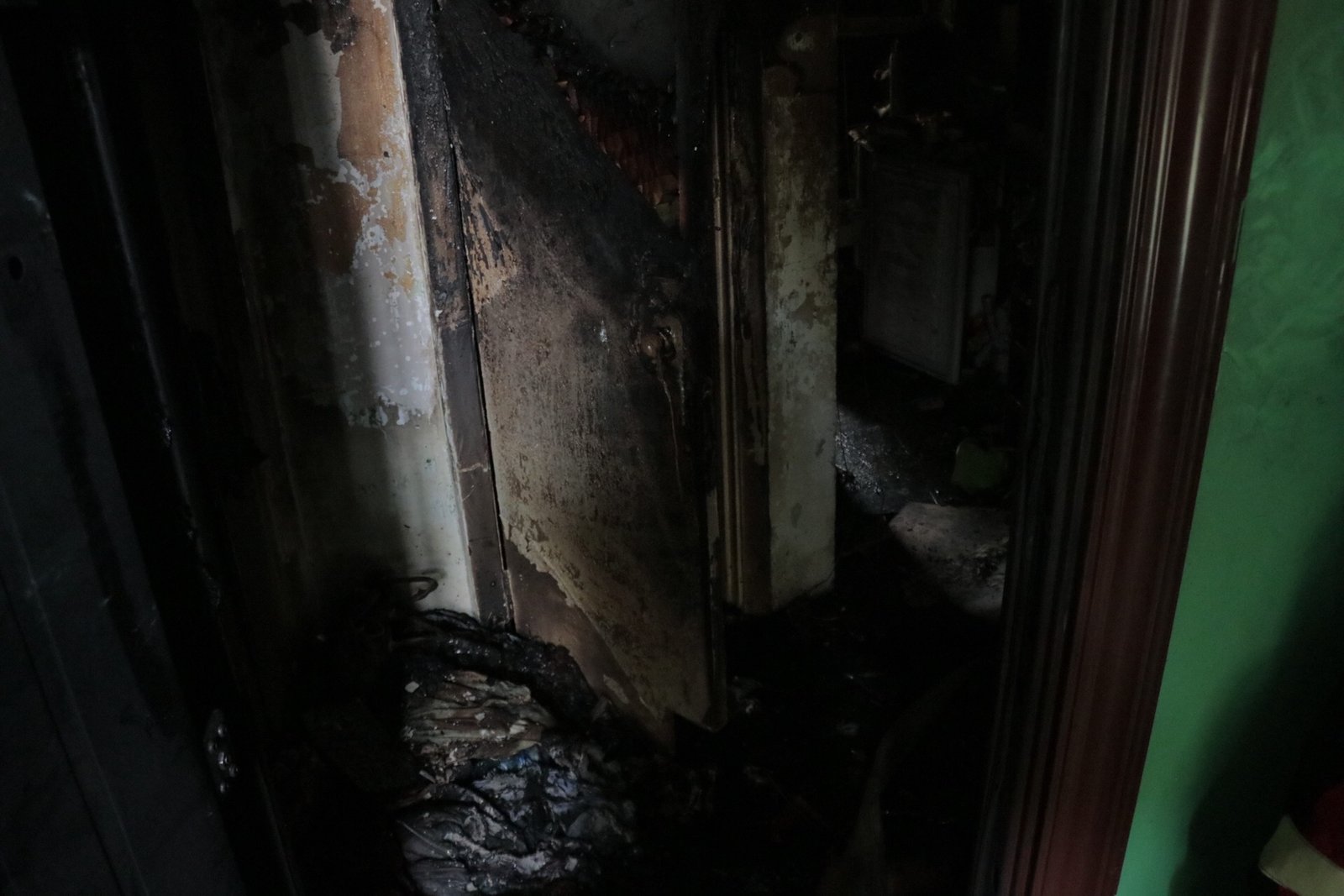 Помещение выгорело практически полностью Помещение выгорело практически полностью