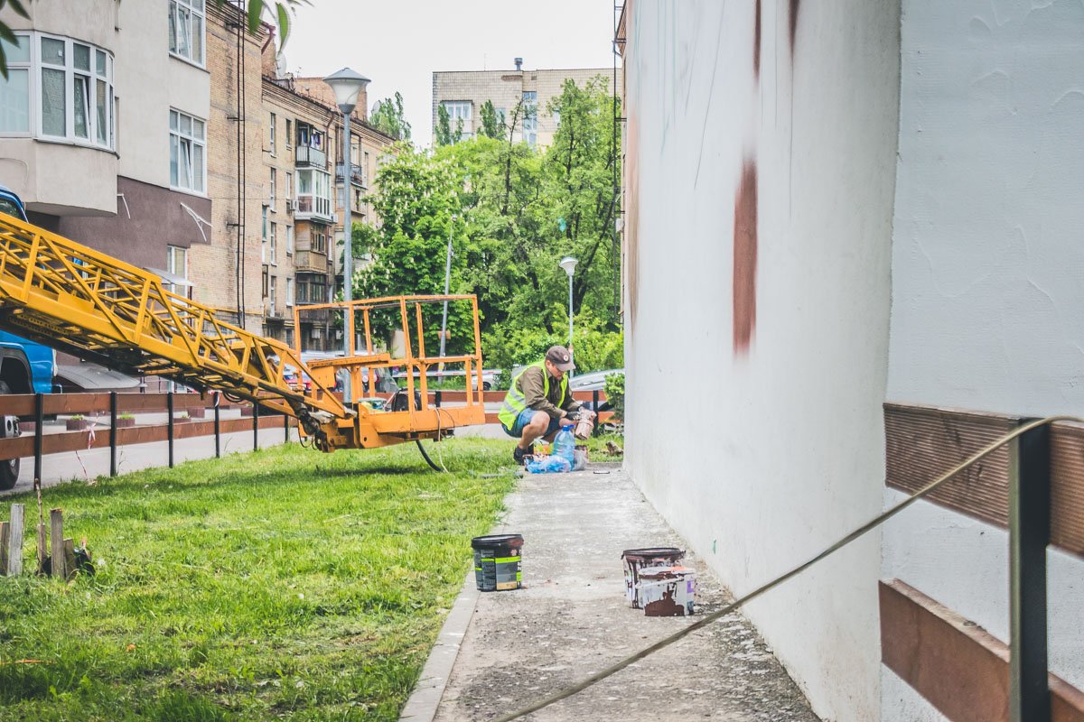 Художники граффити считают, что Петлюра наряду с другими украинскими деятелями заслуживает внимания 