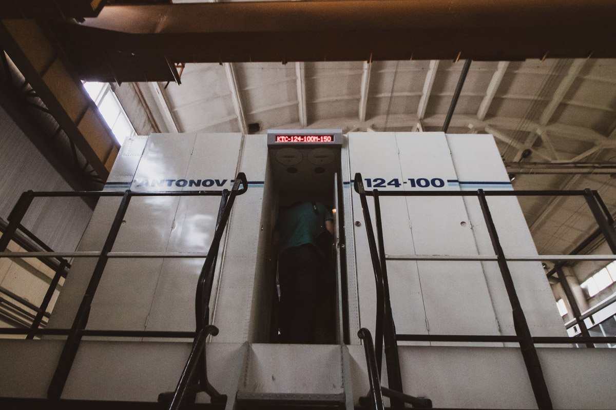 Для пилотов оборудованы тренажеры-капсулы, которые симулируют экстренные ситуации Для пилотов оборудованы тренажеры-капсулы, которые симулируют экстренные ситуации