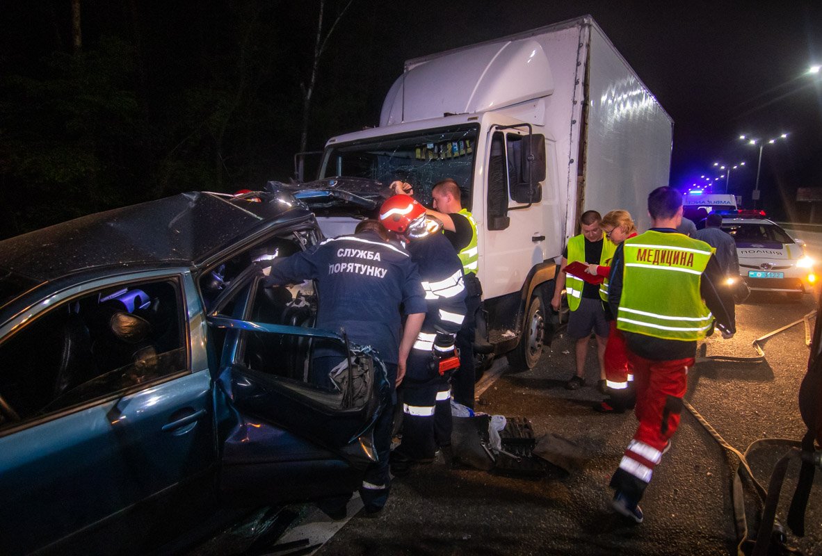 На Бориспольском шоссе столкнулись MAN и Skoda