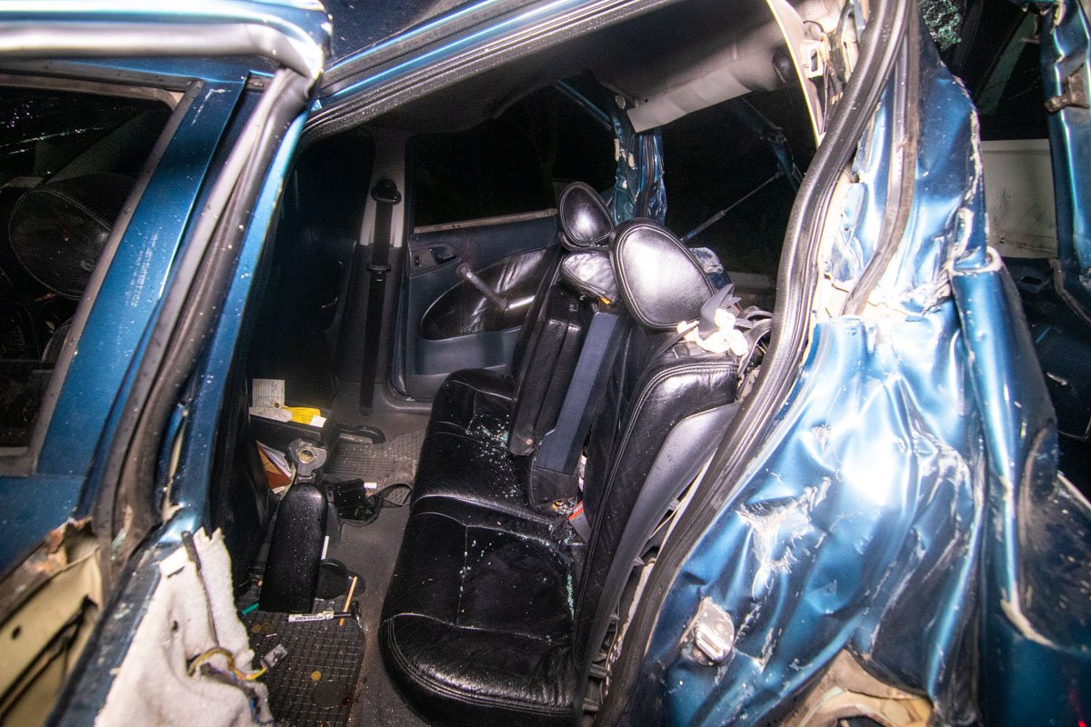 Из легковушки госпитализировали четверых мужчин