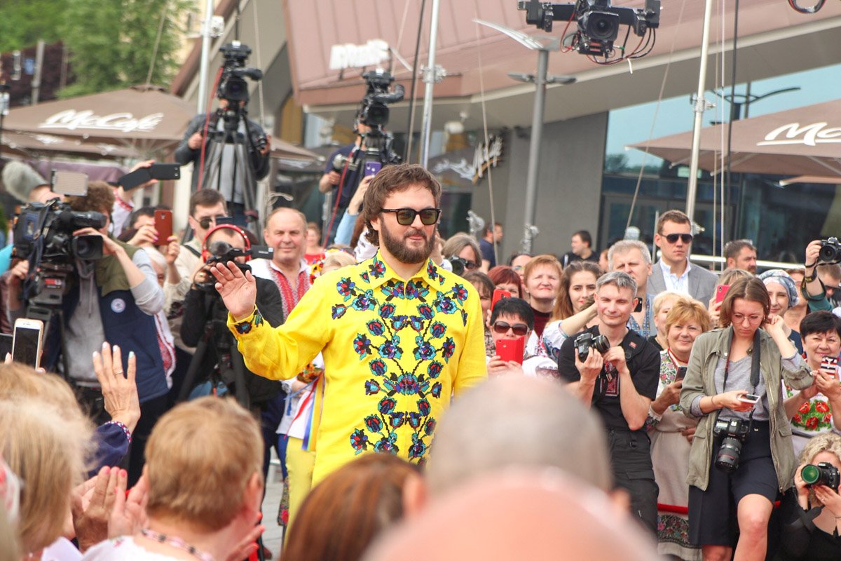 Куда же в этот день без патриотичного Дзидзьо Куда же в этот день без патриотичного Дзидзьо