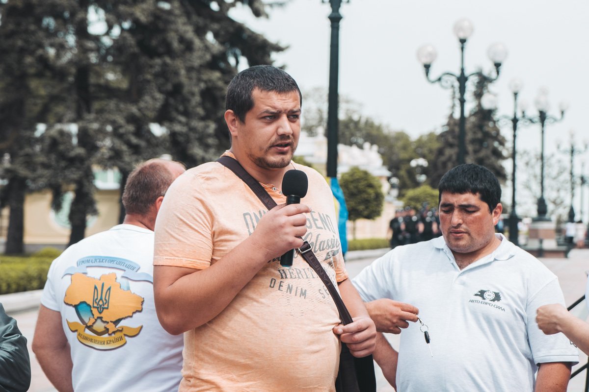 В четверг, 16 мая, под зданием Верховной Рады проходят аж две акции