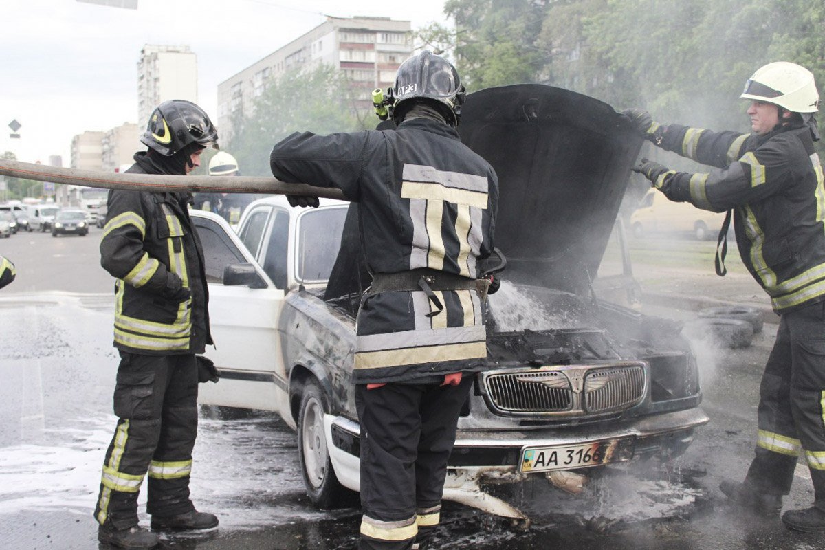На место происшествия оперативно прибыли сотрудники ГСЧС На место происшествия оперативно прибыли сотрудники ГСЧС
