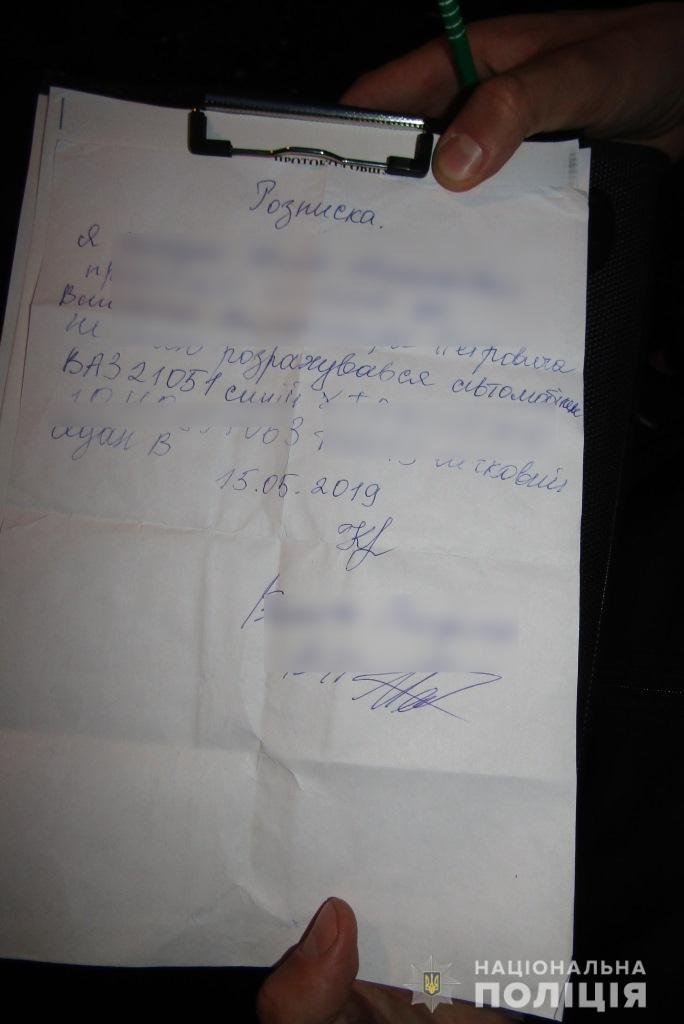 В результате мужчина написал долговую расписку, согласно которой злоумышленники завладели автомобилем ВАЗ-2105 В результате мужчина написал долговую расписку, согласно которой злоумышленники завладели автомобилем ВАЗ-2105