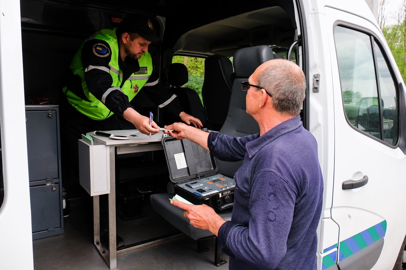 Миллион за два месяца: разрушителей дорог заставили заплатить 4