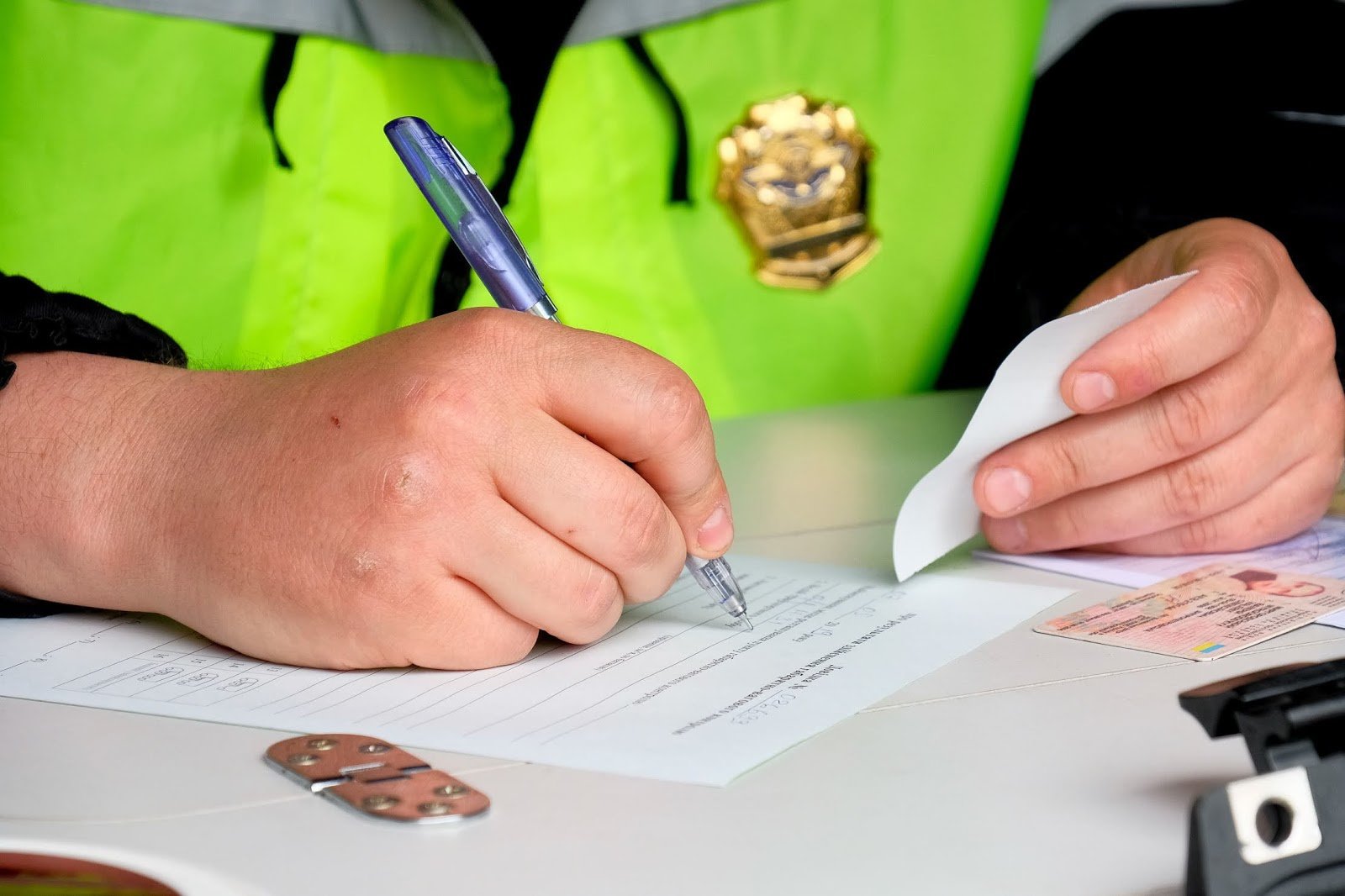 Миллион за два месяца: разрушителей дорог заставили заплатить 6