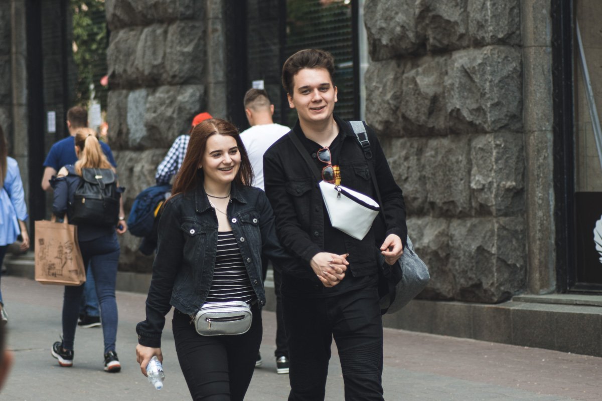 Как хорошо, когда любимый человек держит за руку Как хорошо, когда любимый человек держит за руку