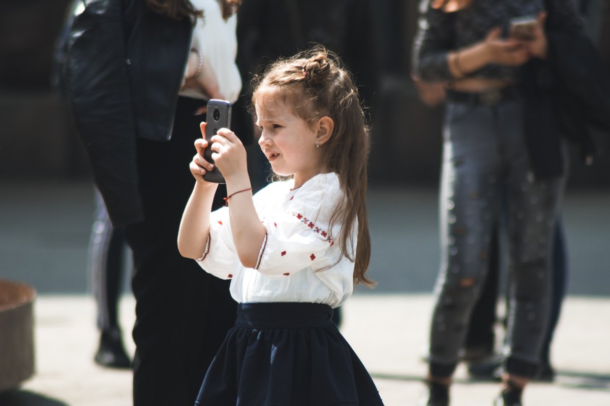 Маленький фотограф делает шедевры Маленький фотограф делает шедевры