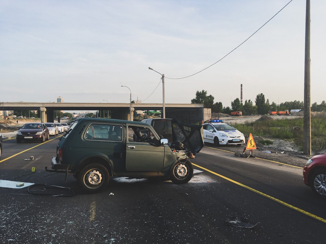 В пятницу, 17 мая, на выезде из Киева произошло ДТП с участием трех машин