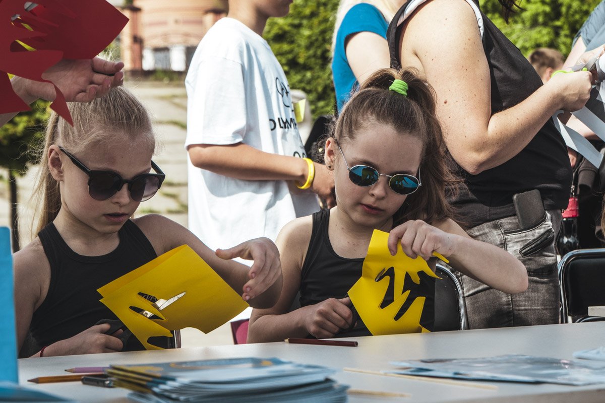 На спортивном празднике всегда найдется место открытке