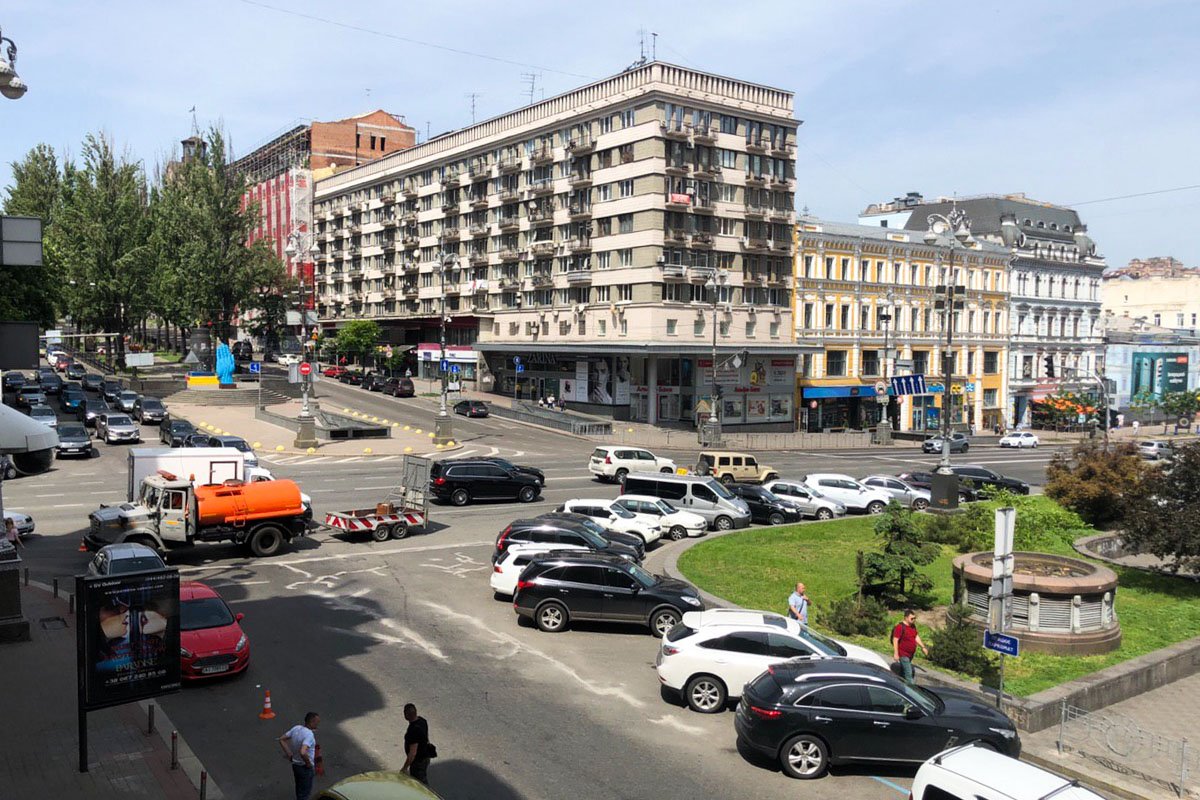 Перекрыто движение по участку дороги от перекрестка на пересечении Крещатика и бульвара Шевченко