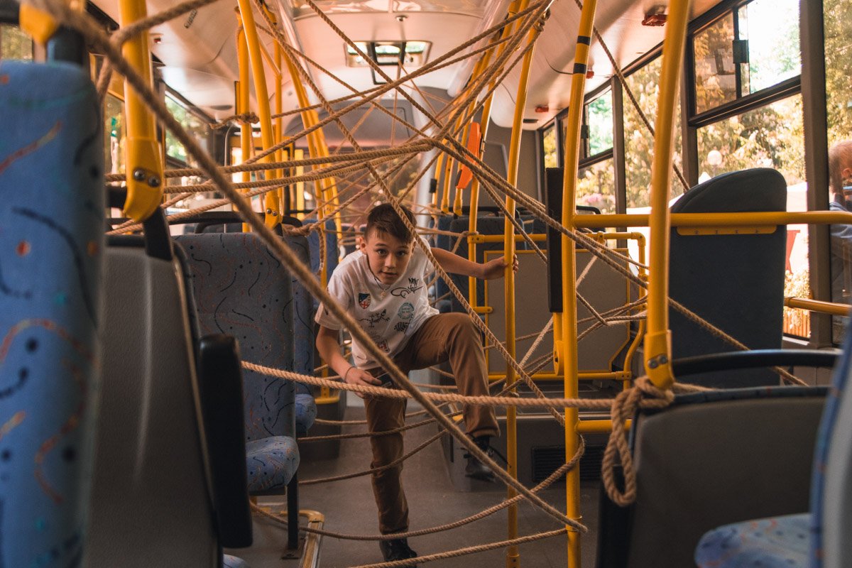 Те, кто пробежал по автобусу и прошел валидацию быстрее остальных, получили в подарок KyivSmartCard с 10 поездками Те, кто пробежал по автобусу и прошел валидацию быстрее остальных, получили в подарок KyivSmartCard с 10 поездками