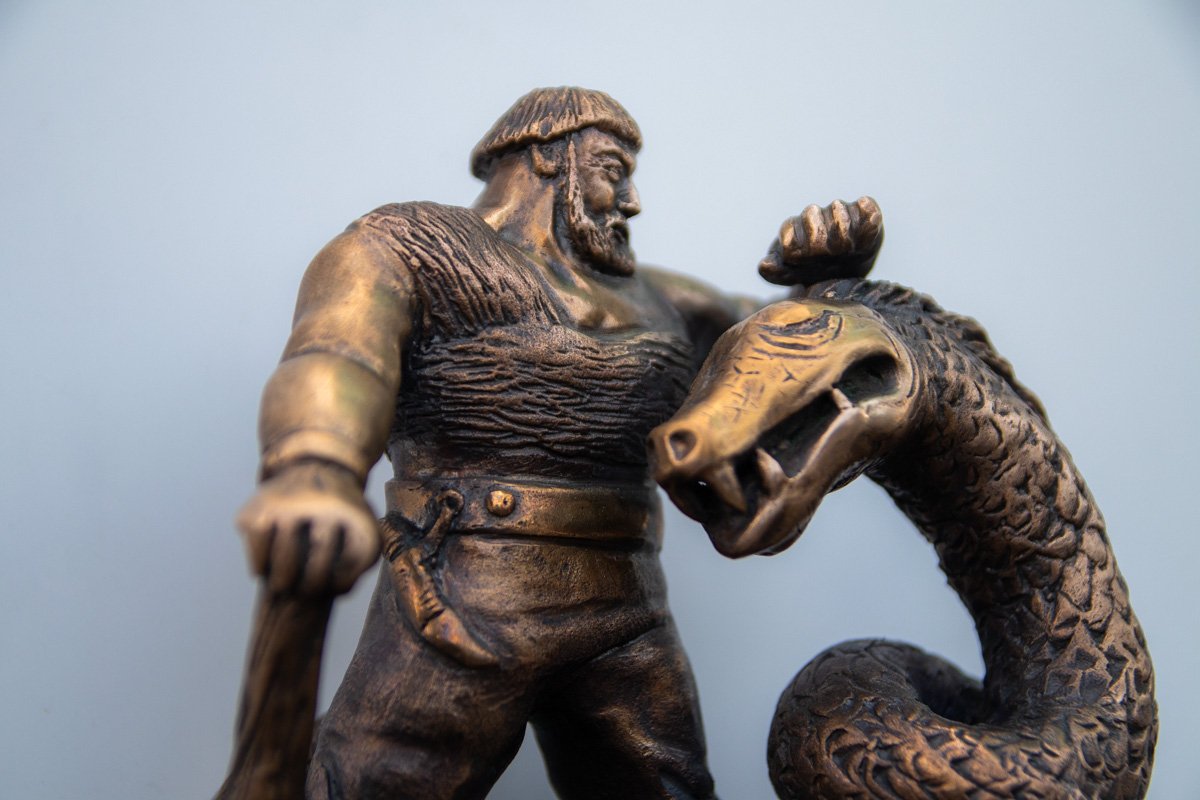 Киевский богатырь борется со змеем 