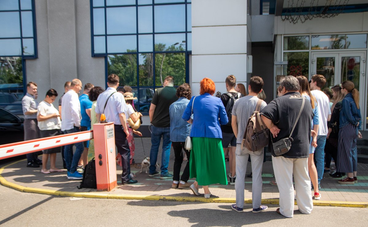 Увидеть бронзового богатыря можно на улице Электриков, 29а