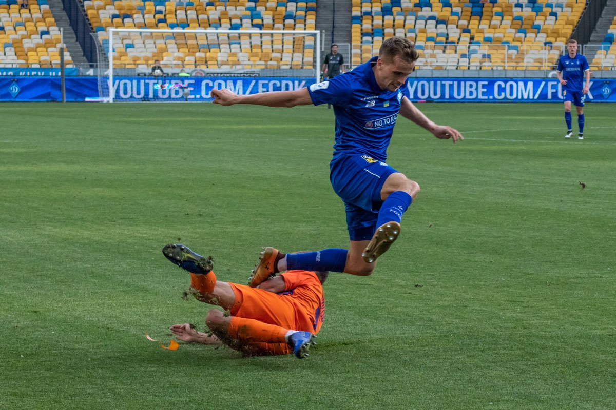 Томаш Кендзера, что не удивительно, не жалел ног и шел в каждый стык Томаш Кендзера, что не удивительно, не жалел ног и шел в каждый стык