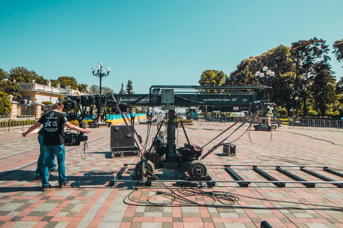 На место уже свезли телевизионное оборудование 