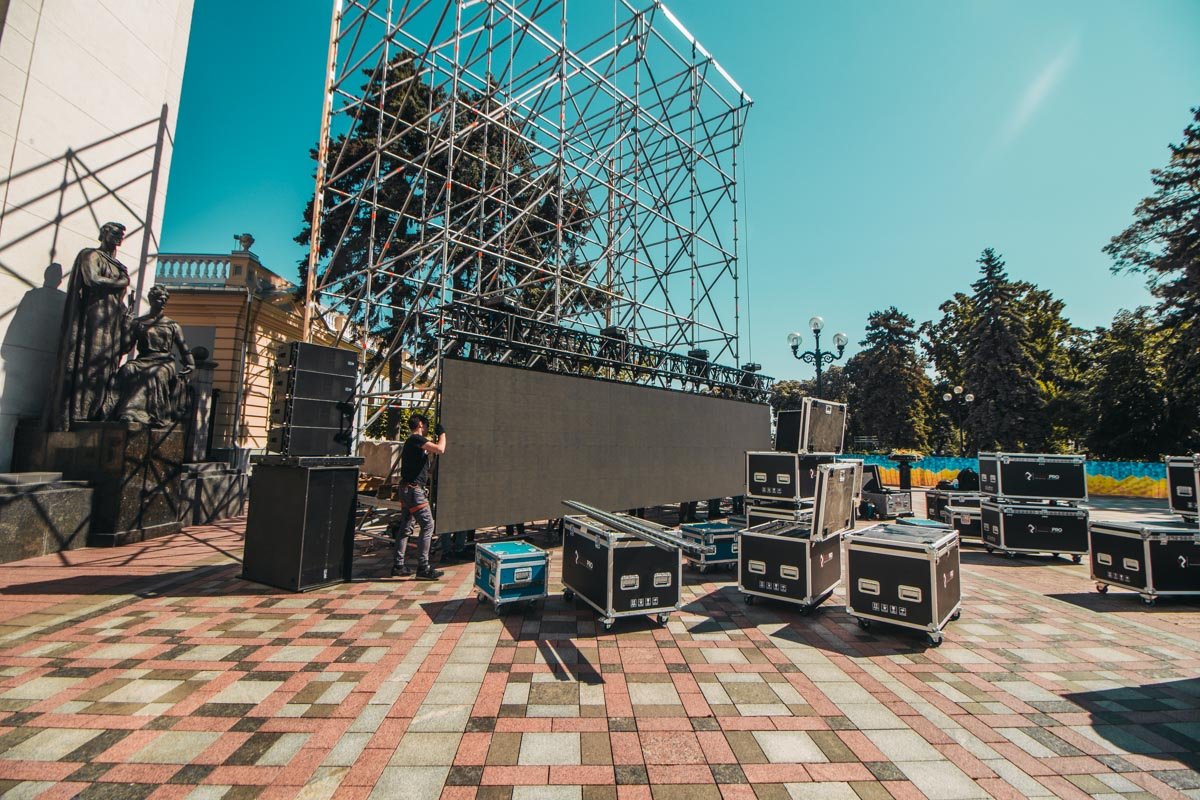 На главном экране будут транслировать всю инаугурацию Зеленского 