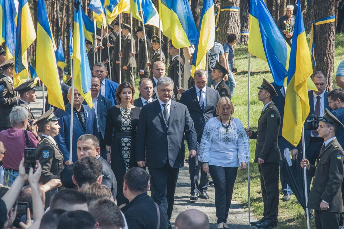 Традиционно участие в этой церемонии принял Президент Украины Петр Порошенко с супругой Традиционно участие в этой церемонии принял Президент Украины Петр Порошенко с супругой