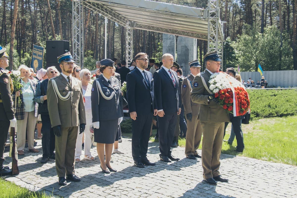 Также участие в церемонии приняли представитель Республики Польша Также участие в церемонии приняли представитель Республики Польша