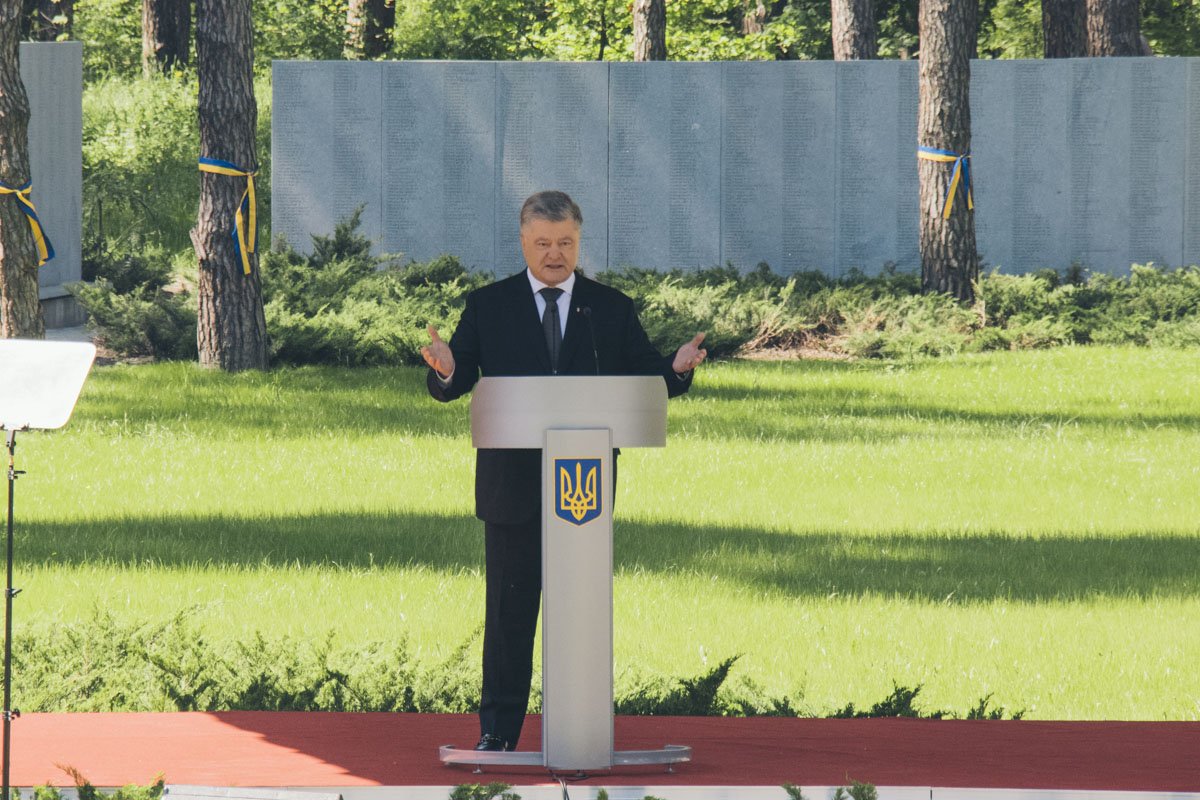 Официальная часть мероприятия началась с выступления Петра Порошенко Официальная часть мероприятия началась с выступления Петра Порошенко