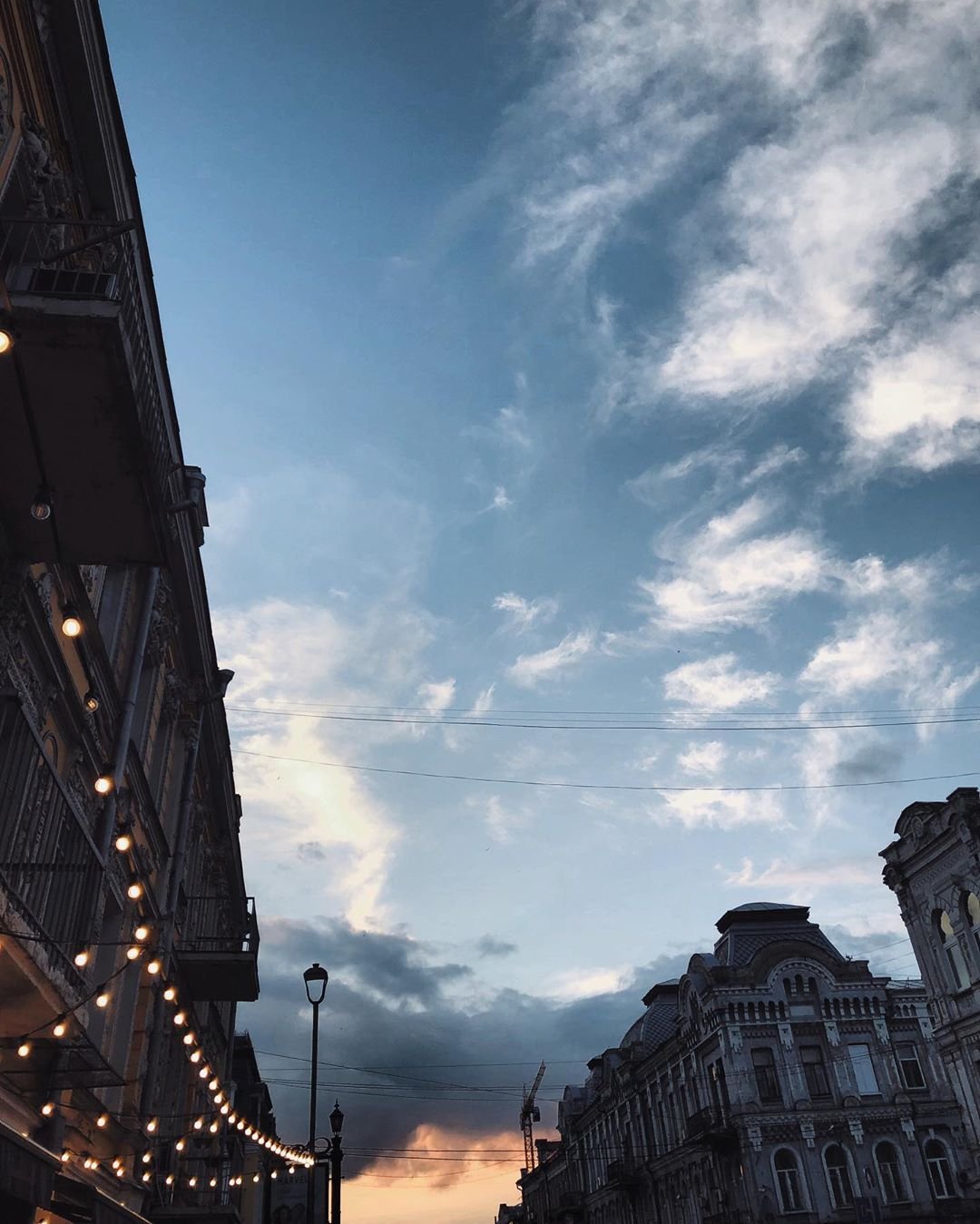 Вторая популярная тема для снимков на уходящей неделе - небо над Киевом и то, каким зловеще-чарующим оно оказалось. Фото: @anastasiazi