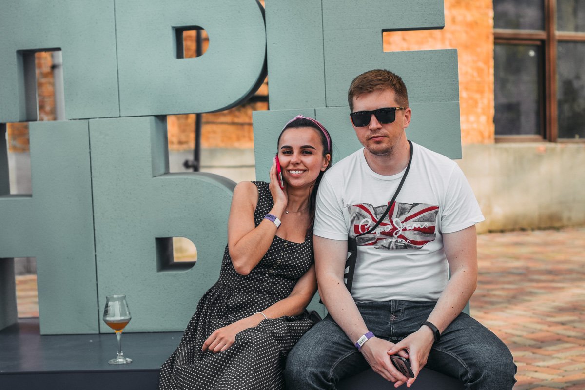 Когда хочешь сделать случайный кадр, но тебя заметили