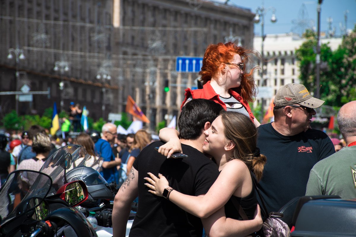 Для некоторых людей это возможность встретиться со старыми друзьями, с которыми не было возможности гонять из-за зимних холодов