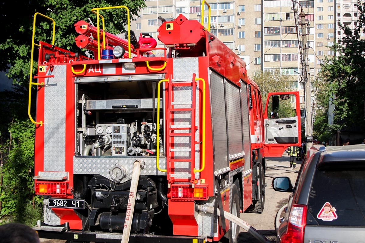 На месте работали 40 человек личного состава и 10 единиц спецтехники